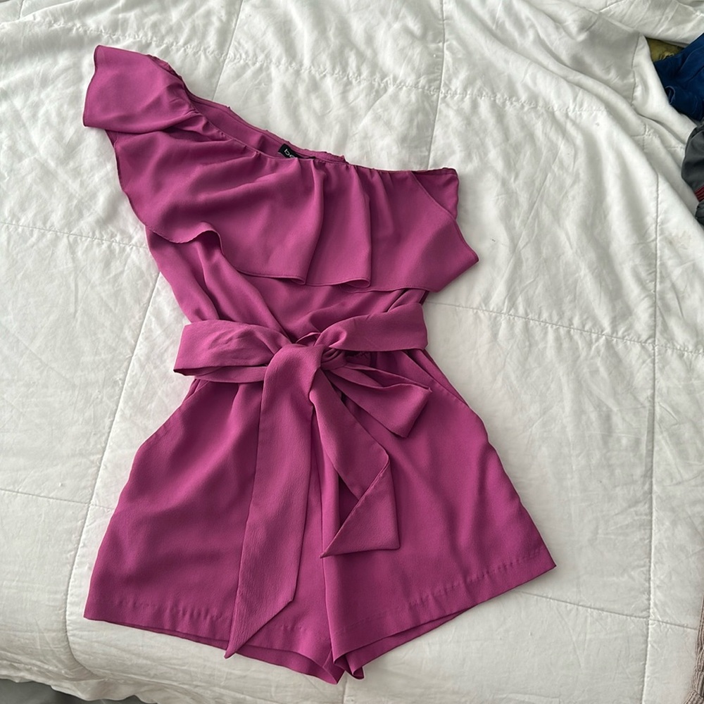 Bebe 1 shoulder asymmetric ruffled,  belted romper